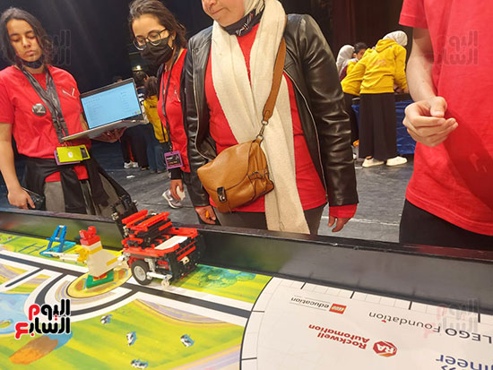 Egyptian students take the world of robots and software by storm (10)