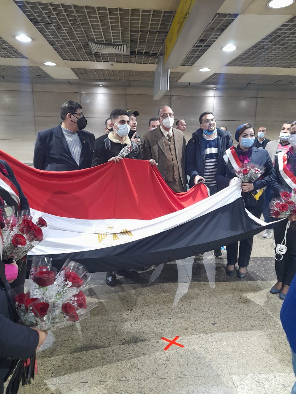 الطلاب بمطار القاهرة الطلاب بمطار القاهرة
