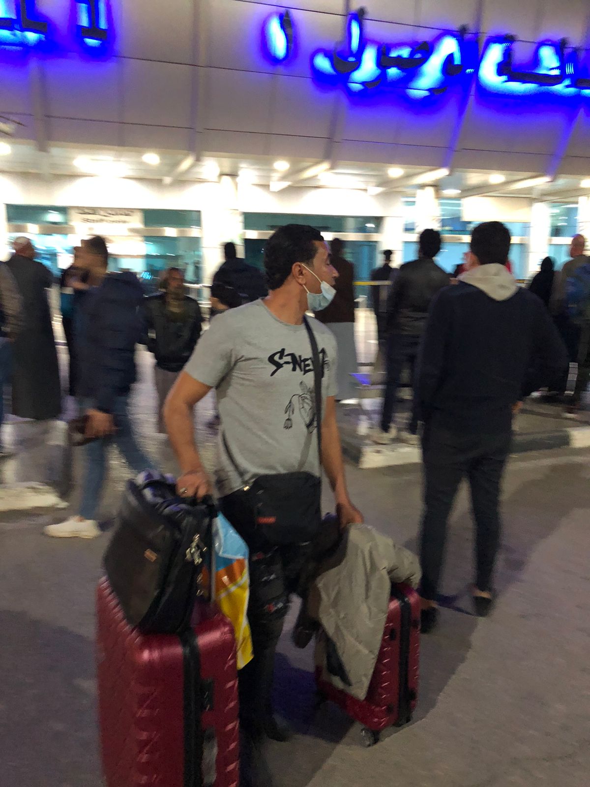 الطلاب المصريين بالمطار