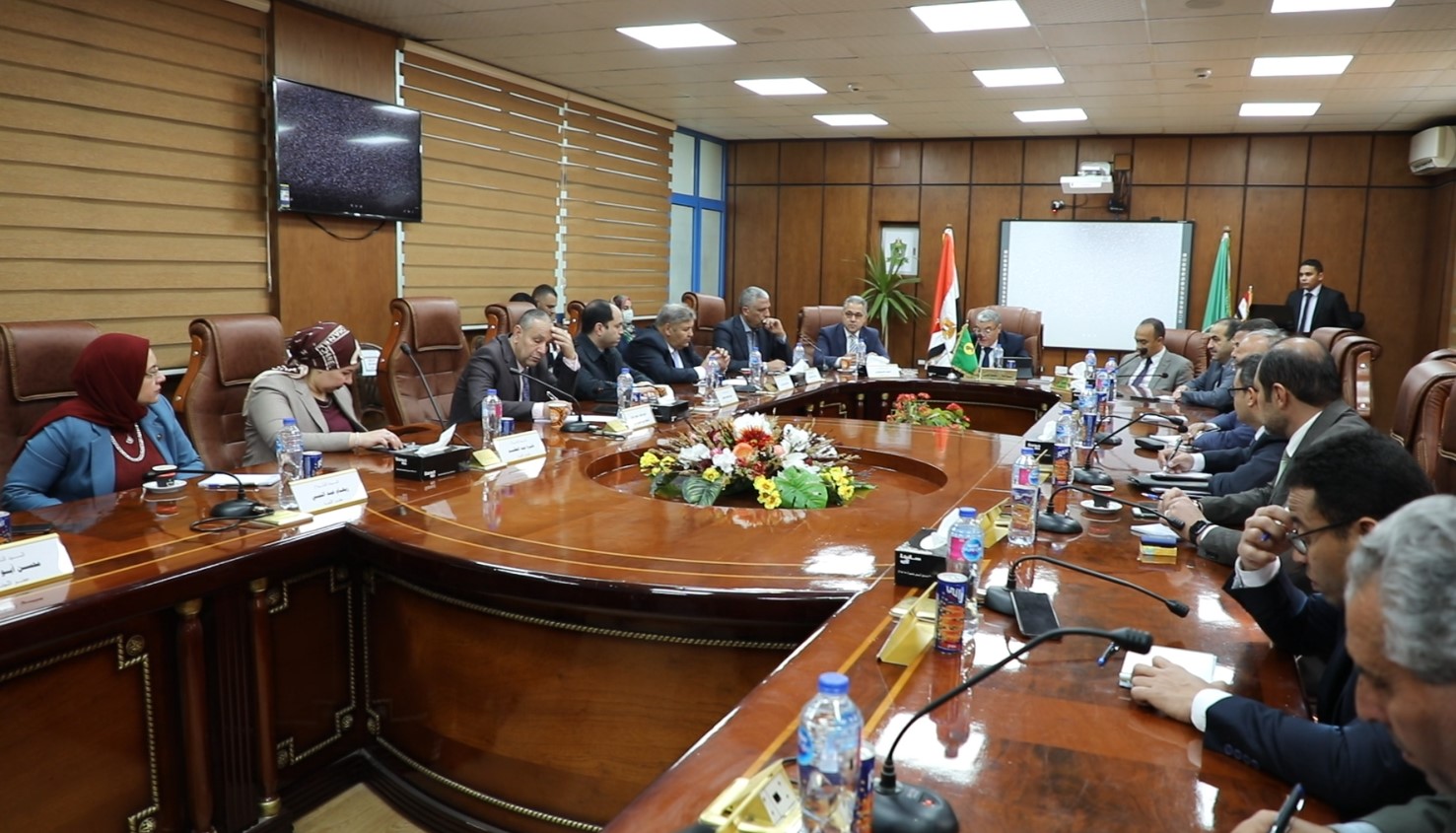 محافظ المنيا يستقبل وفد لجنة التنمية المحلية بمجلس النواب  (3)