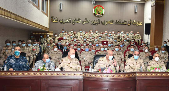 وزير الدفاع يشهد المرحلة الرئيسية لمشروع مراكز القيادة التعبوى باهر-21  (3)