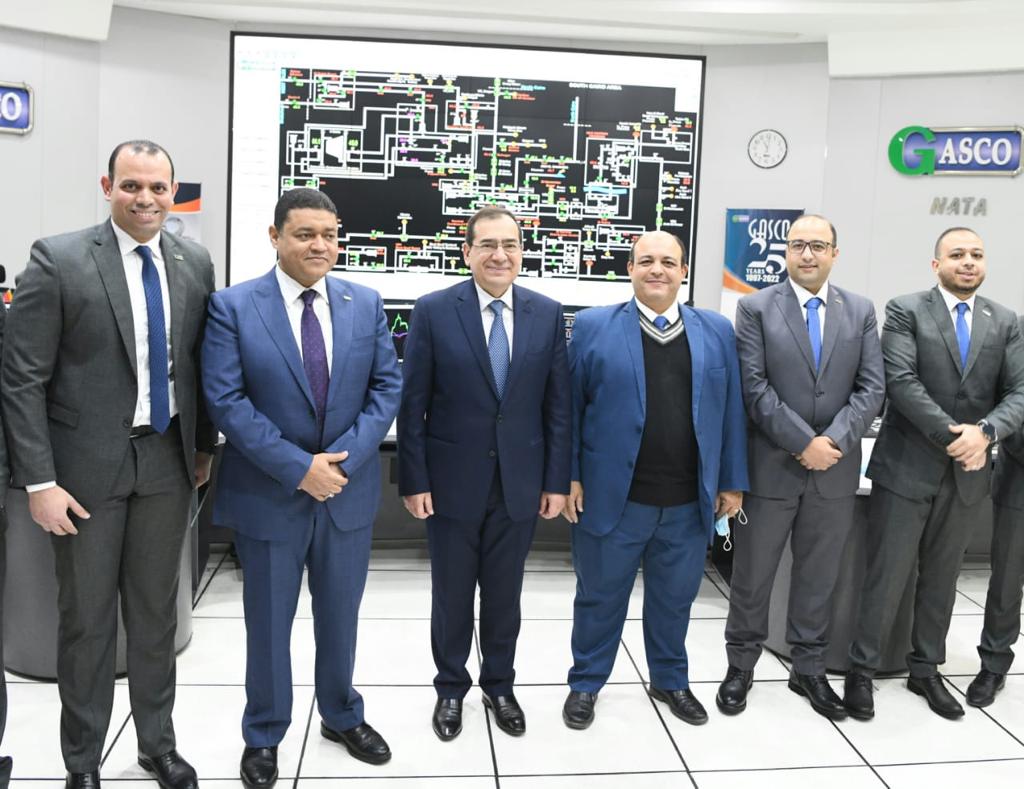 جولة الوزير   بمركز التحكم  فى الشبكة القومية للغازات الطبيعية