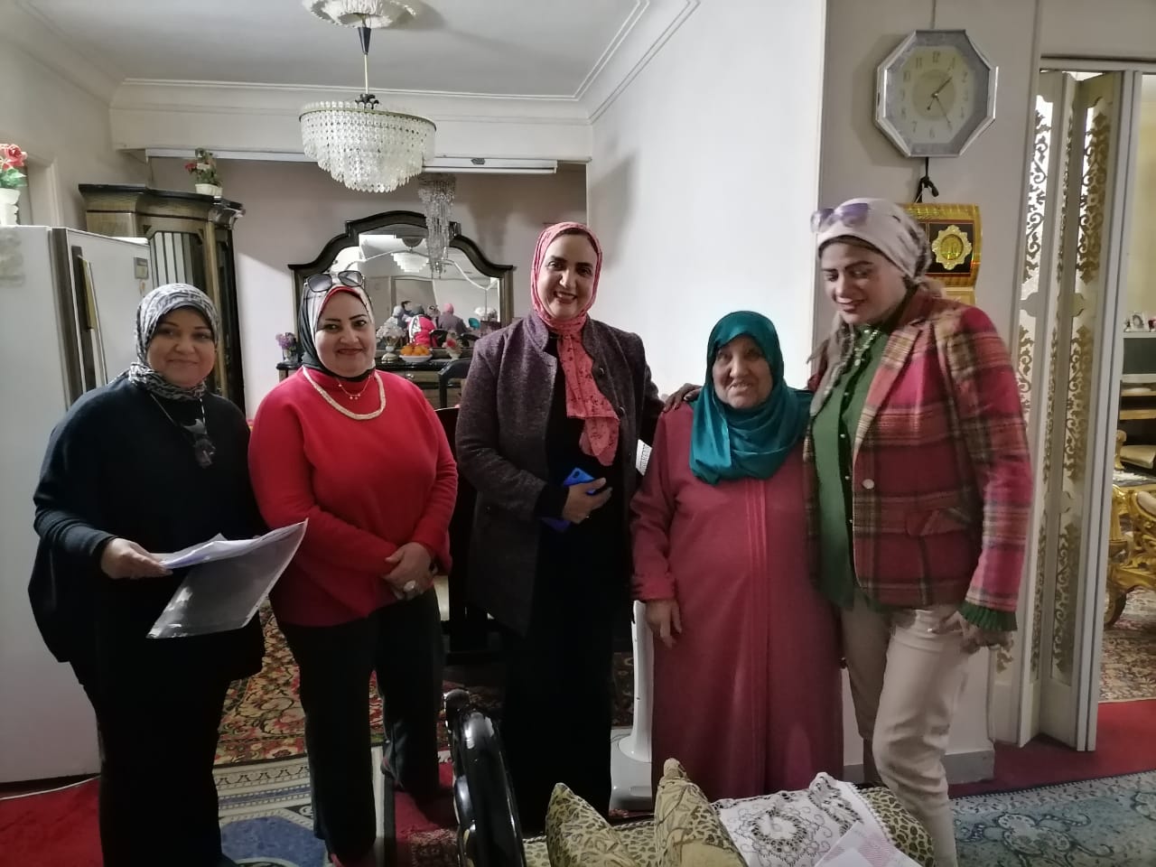 تكريم الدكتورة منى عثمان وكيلة وزارة الشباب بالفيوم لامهات الشهداء في عيد الأم