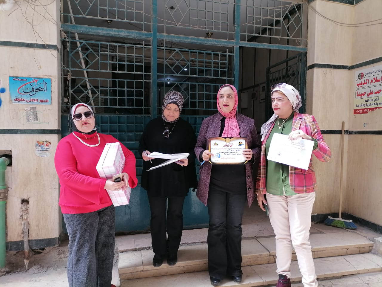 الدكتورة منى عثمان وكيلة وزارة الشباب بالفيوم تكرم امهات الشهداء في عيد الأم