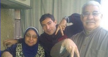 محمد بركات مع والديه