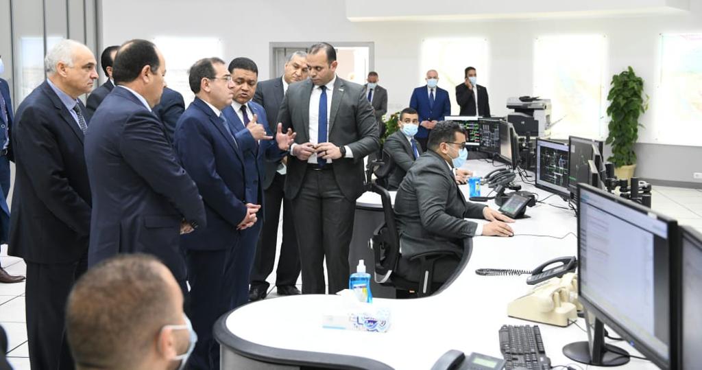 وزير البترول يتفقد الشبكة القومية للغازات الطبيعية