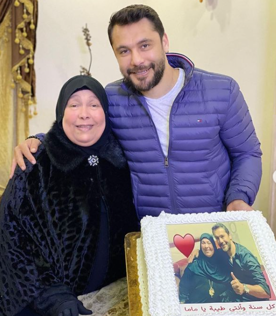 أحمد حسن ووالدته الراحلة