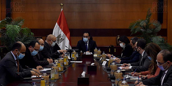 رئيس الوزراء يتابع موقف طرح الوحدات السكنية والأراضى للمصريين بالخارج (3)