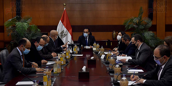 رئيس الوزراء يتابع موقف طرح الوحدات السكنية والأراضى للمصريين بالخارج (2)