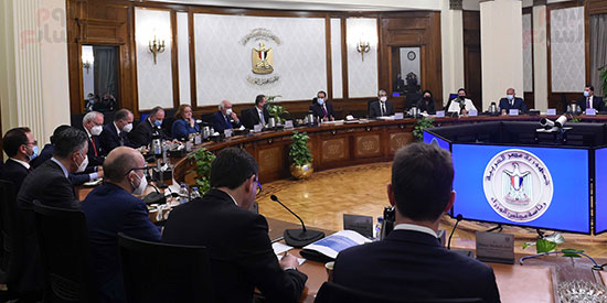 رئيس الوزراء يستعرض مع ممثلى 16شركة ألمانية مجالات الاستثمار فى مصر  (2)