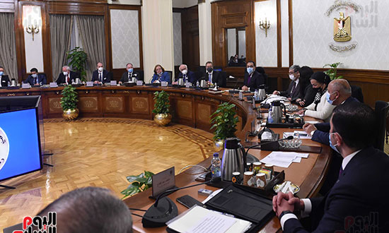 رئيس الوزراء يستعرض مع ممثلى 16شركة ألمانية مجالات الاستثمار فى مصر  (6)