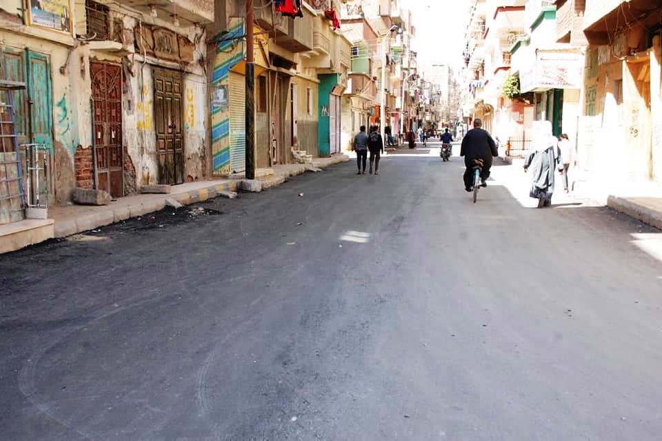 رصف 3 شوارع بمدينة أخميم (3)