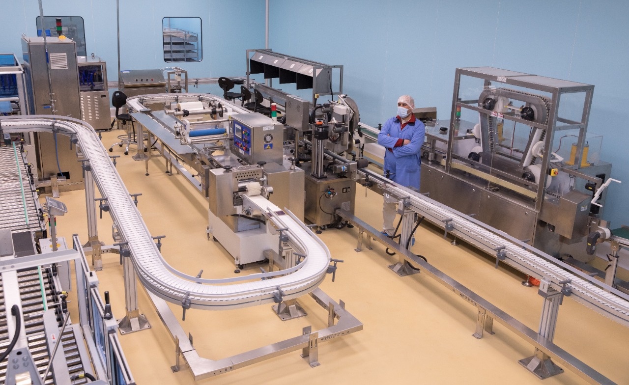 مصنع أتيكو للمستلزمات الطبية بالمنطقة الصناعية في العين السخنة والذي يبدأ الأعمال في أول إبريل المقبل