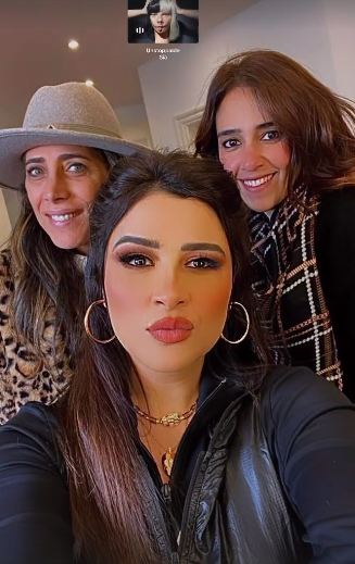 ياسمين عبد العزيز وصديقاتها