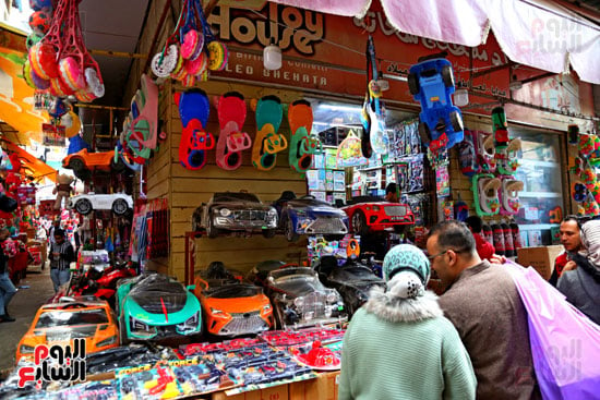 البوبيت الأكثر مبيعا فى سوق لعب الأطفال بالإسكندرية (20)