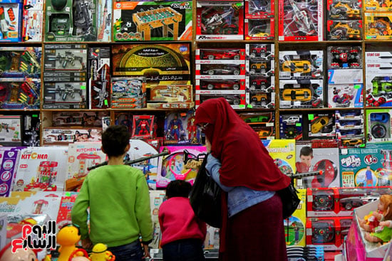 البوبيت الأكثر مبيعا فى سوق لعب الأطفال بالإسكندرية (5)