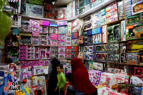 البوبيت الأكثر مبيعا فى سوق لعب الأطفال بالإسكندرية (8)