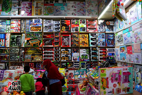 البوبيت الأكثر مبيعا فى سوق لعب الأطفال بالإسكندرية (4)