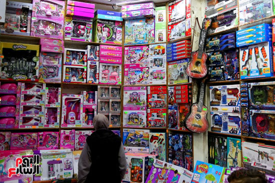 البوبيت الأكثر مبيعا فى سوق لعب الأطفال بالإسكندرية (7)
