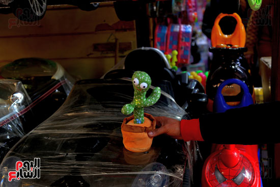 البوبيت الأكثر مبيعا فى سوق لعب الأطفال بالإسكندرية (34)