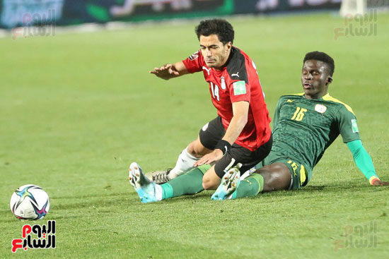 الشوط الثانى من مباراة منتخب مصر والسنغال (3)