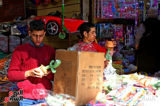 البوبيت الأكثر مبيعا فى سوق لعب الأطفال بالإسكندرية (31)