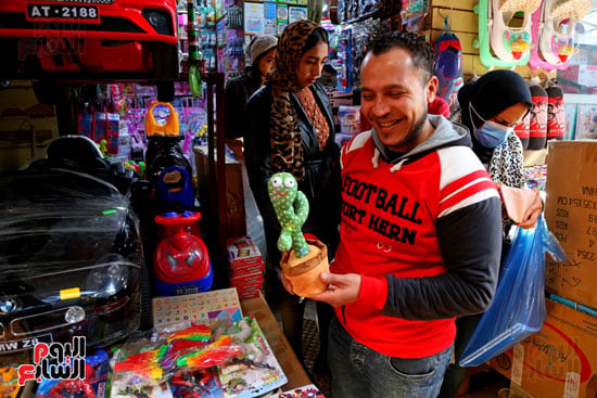 البوبيت الأكثر مبيعا فى سوق لعب الأطفال بالإسكندرية (36)
