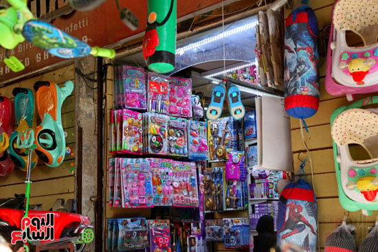 البوبيت الأكثر مبيعا فى سوق لعب الأطفال بالإسكندرية (24)