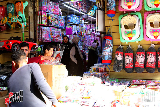 البوبيت الأكثر مبيعا فى سوق لعب الأطفال بالإسكندرية (32)