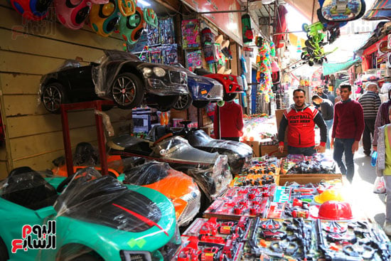 البوبيت الأكثر مبيعا فى سوق لعب الأطفال بالإسكندرية (2)