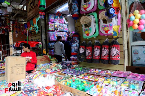 البوبيت الأكثر مبيعا فى سوق لعب الأطفال بالإسكندرية (13)