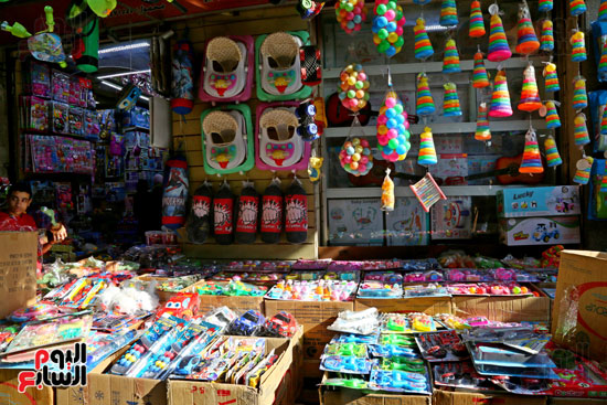 البوبيت الأكثر مبيعا فى سوق لعب الأطفال بالإسكندرية (28)