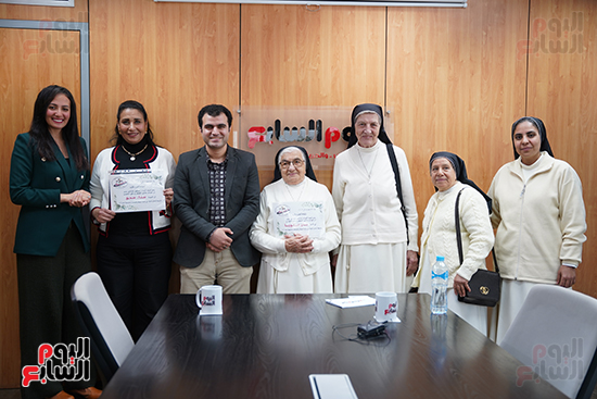 الزميل-محمد-الأحمدى-والزميلة-رغدة-هشام-مع-الأمهات-المثاليات الزميل-محمد-الأحمدى-والزميلة-رغدة-هشام-مع-الأمهات-المثاليات