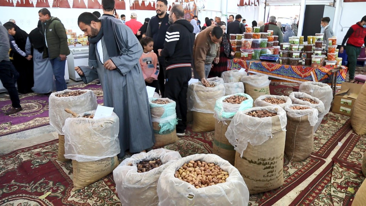 توفير السلع الغذائية بمعرض غرب كفر الشيخ