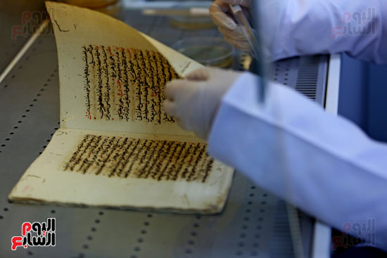 معمل ترميم المخطوطات القديمة بمكتبة الاسكندرية (21)