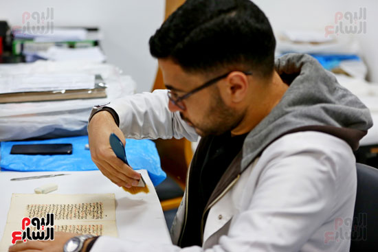 معمل ترميم المخطوطات القديمة بمكتبة الاسكندرية (24)