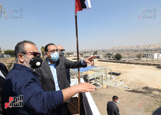 رئيس الوزراء يتفقد أعمال ترميم وتطوير مسجد عمرو بن العاص وحدائق الفسطاط (4)