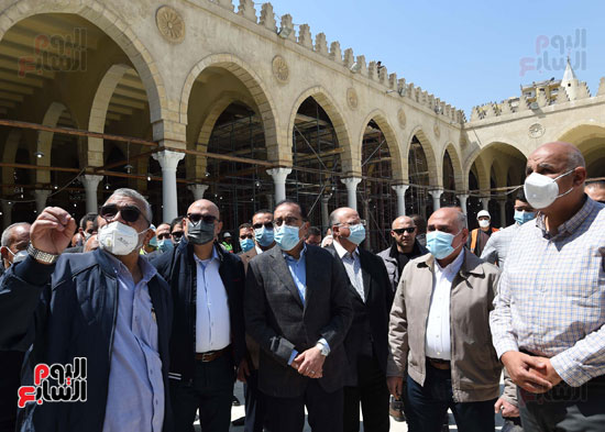 رئيس الوزراء يتفقد أعمال ترميم وتطوير مسجد عمرو بن العاص وحدائق الفسطاط (7)