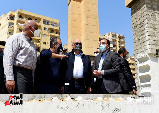رئيس الوزراء يتفقد أعمال ترميم وتطوير مسجد عمرو بن العاص وحدائق الفسطاط (6)
