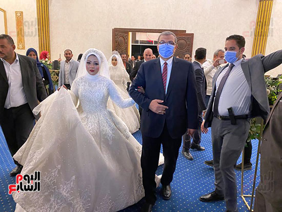 وزير القوى العاملة وكيل لعروسة من العرائس بالأقصر