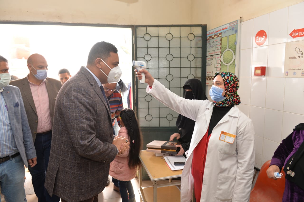 محافظ الدقهلية يدشن حملة التطعيم ضد مرض شلل الأطفال  (3)