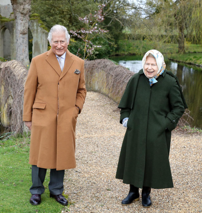 الأمير تشارلز والملكة إليزابيث