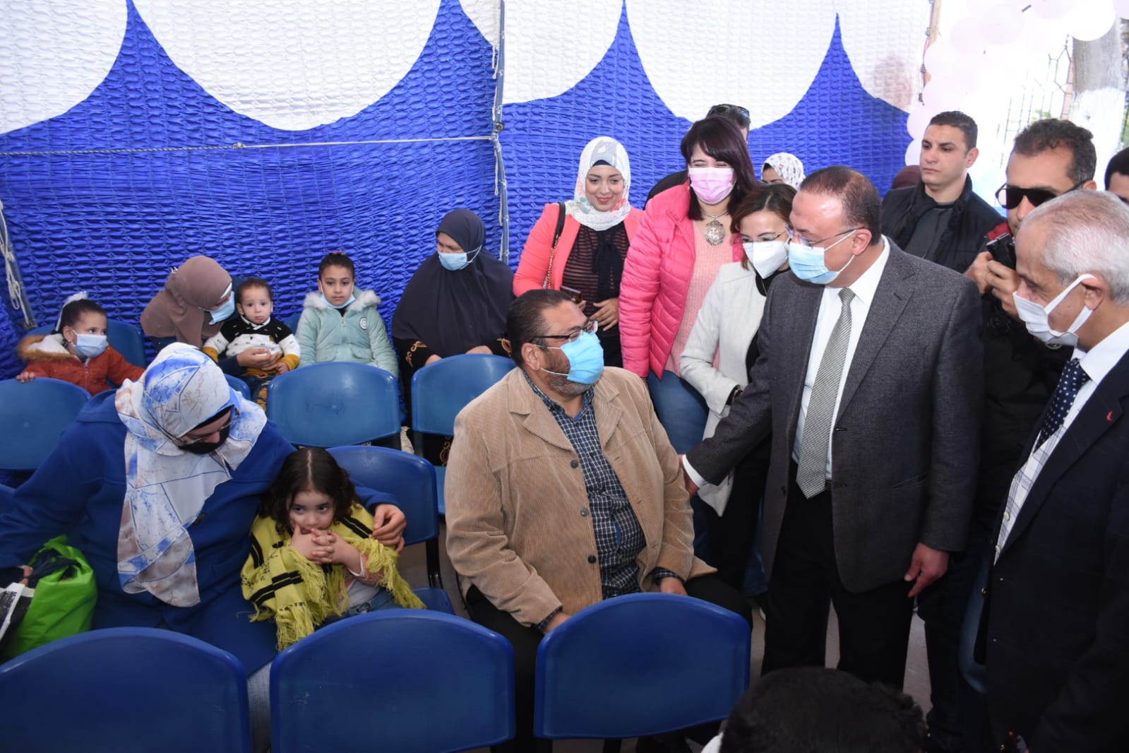 محافظ الإسكندرية يطلق إشارة بدء الحملة القومية للتطعيم  (3)