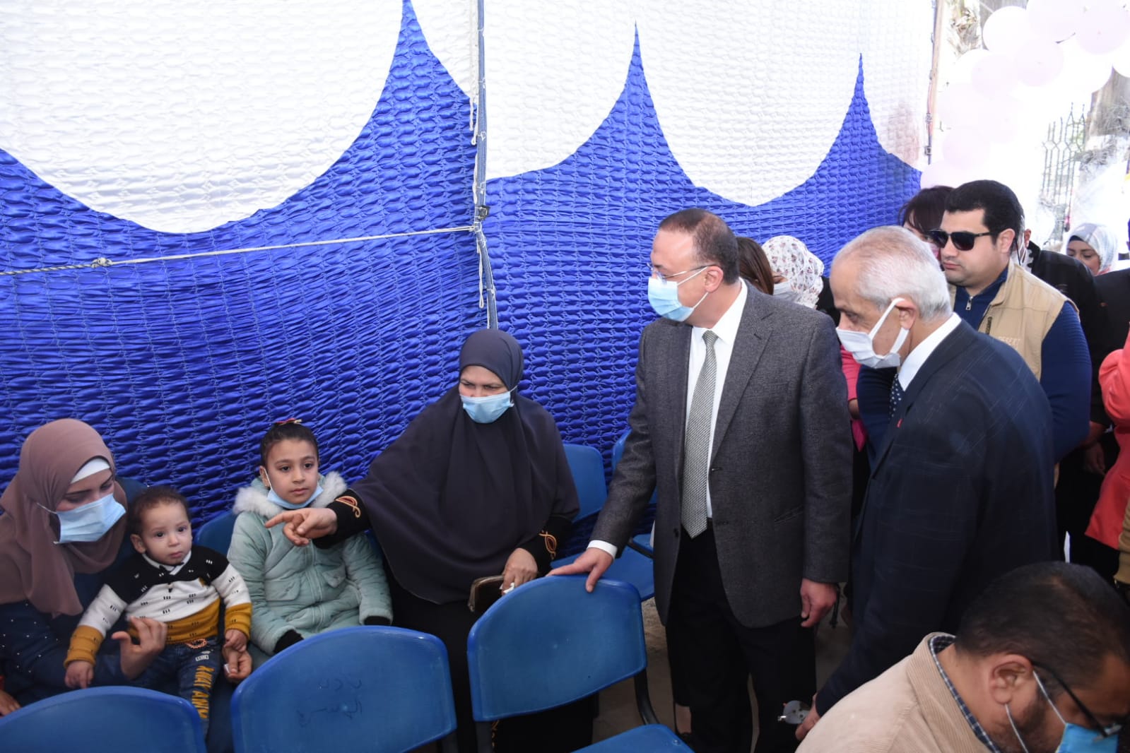 محافظ الإسكندرية يطلق إشارة بدء الحملة القومية للتطعيم  (2)