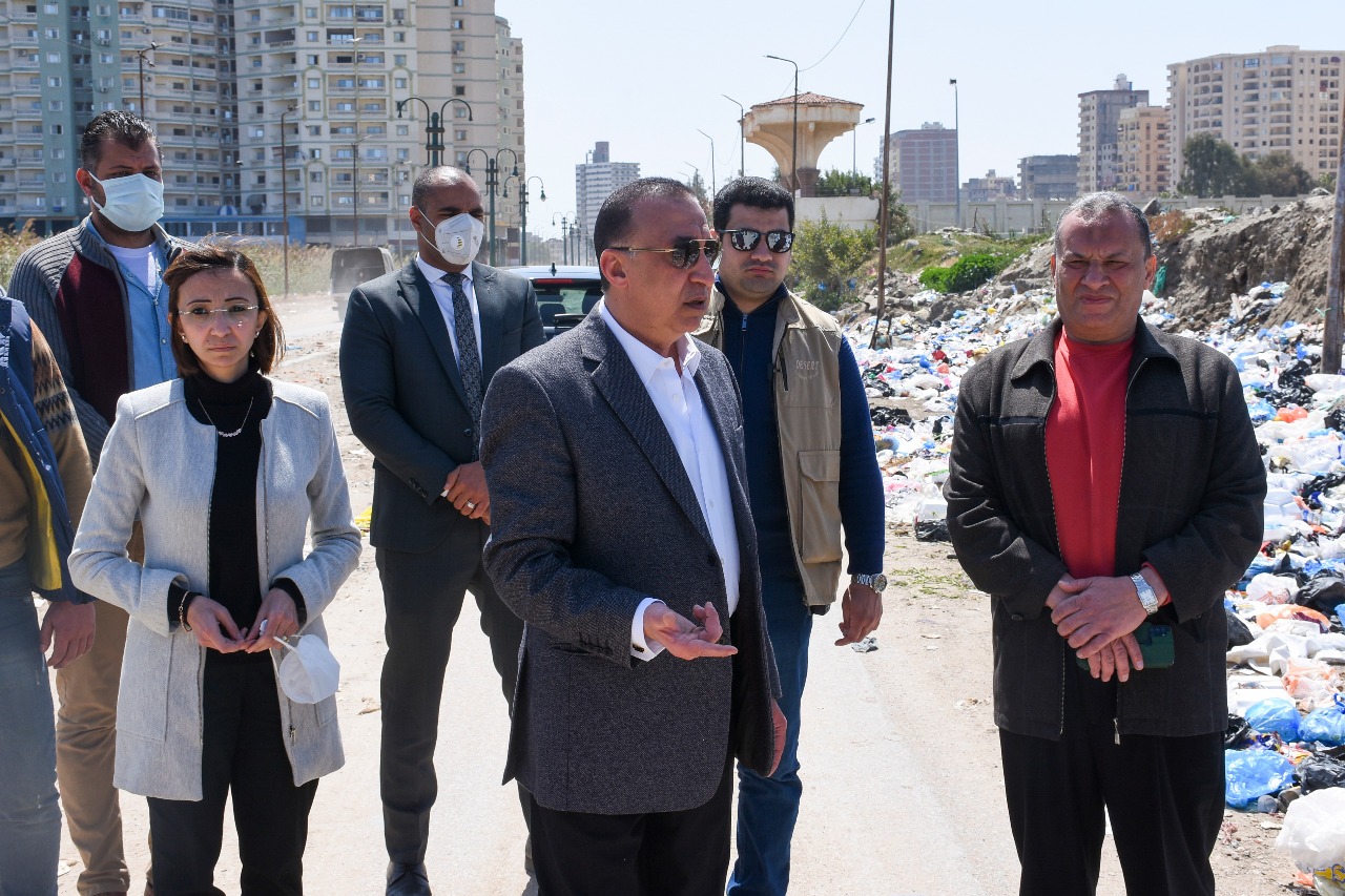 محافظ الإسكندرية يرصد تراكمات من القمامة  (3)