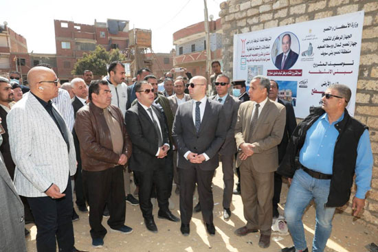 محافظ بنى سويف يتفقد المشروعات الجديدة فى مركز ناصر (9)