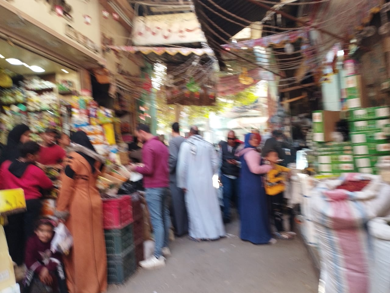شارع العطارين بالمنيا يتزين لاستقبال شهر الصوم (2)