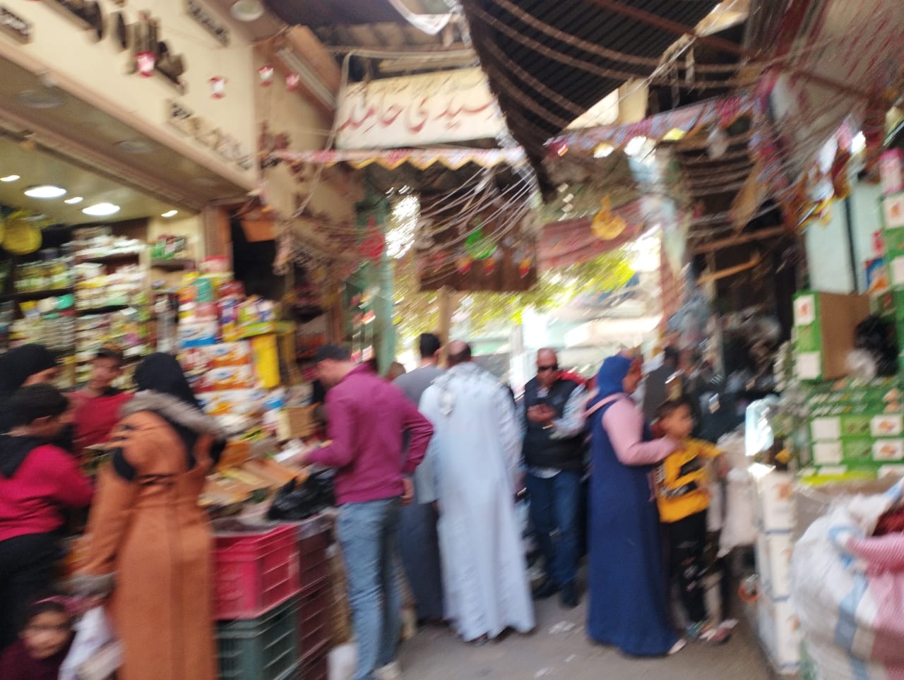 شارع العطارين بالمنيا يتزين لاستقبال شهر الصوم (3)