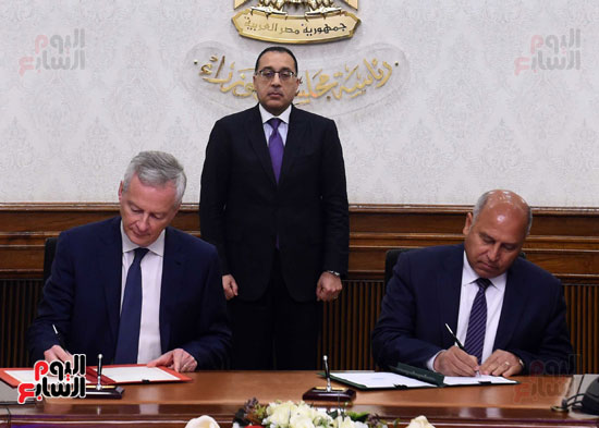 رئيس الوزراء يشهد توقيع اتفاقية تمويل مع فرنسا لتصنيع وتوريد قطارات للمترو (1)