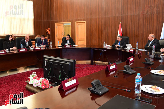 اللواء عمر حنفى محافظ البحر الأحمر، ووفد لجنة النقل بمجلس النواب (1 (12)